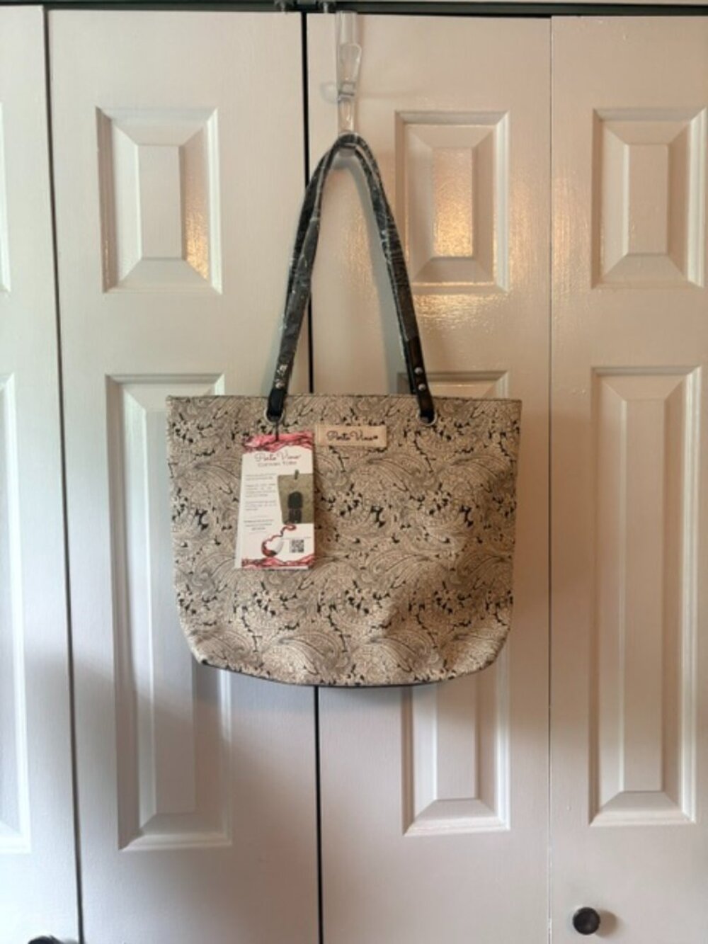NWT PortoVino Canvas Wine Tote Hidden Beverage Purse Paisley Cream Black Shoulde